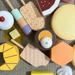 木のおもちゃ、おままごと、スイーツセットの画像