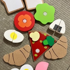 木のおもちゃ、おままごと、おかず
セットの画像
