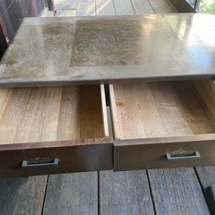 昔の木の机の画像