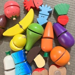木のおもちゃ、おままごと、野菜などセットの画像