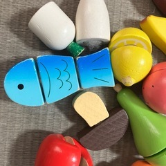 木のおもちゃ、おままごと、野菜などセットの画像