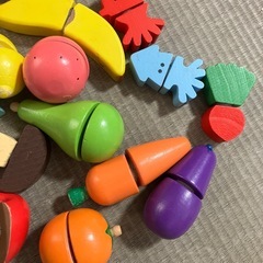 木のおもちゃ、おままごと、野菜などセットの画像