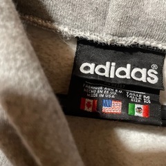 adidasのビックパーカートレーナーの画像