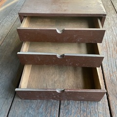 昔の木の引き出しの画像