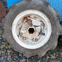 農機具タイヤの画像