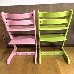 ストッケ トリップトラップ 2脚セット ピンク＆グリーン 北欧デザイン キッズチェアの画像