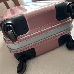 キャリーケース　ピンクの画像