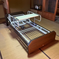 電動式介護ベッドの画像