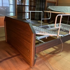電動式介護ベッドの画像