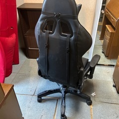 ゲーミングチェア　ブラック　の画像