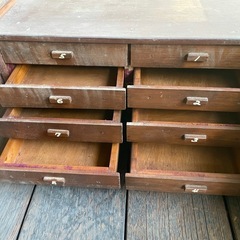 昔の木の収納の画像