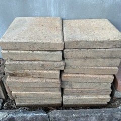 【受渡者様決定】持ち帰り放題‼️レンガタイル平板使いやすいサイズの画像