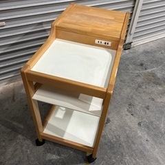 キッチン　電源付きワゴンの画像