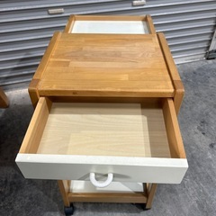 キッチン　電源付きワゴンの画像