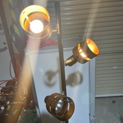 ニトリ製　フロアライト　スタンドライト　３灯　ブラウン／ブラック　ウッドリング　の画像