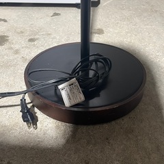 ニトリ製　フロアライト　スタンドライト　３灯　ブラウン／ブラック　ウッドリング　の画像