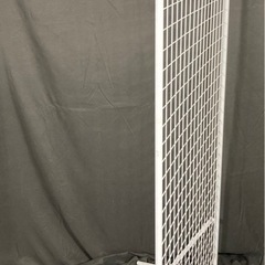 ワイヤーネット幅約90×奥行約45×高さ約103cmスタンドキャスター付き　什器 ワイヤーネット メッシュパネル  白 ディスプレイ、イベント、店舗での商品陳列　ウェルカムスペースNO.38の画像