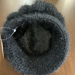 冬のファッションアイテムに❄️💕アンテプリマ✨フィオーリモチーフ付き💖アンゴラキャップ👒オシャレニット帽ベレー帽秋冬用黒の画像