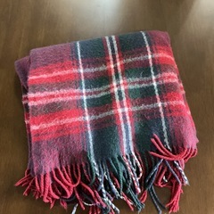 冬のアイテム🤍マフラー🧣ストールチェック柄レディース👱‍♀️スカーフおしゃれ🌷ハニーズHoneysアクリル100％赤•緑•白の画像