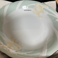 イブサンローランお皿5枚の画像