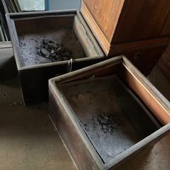 木製？火鉢　たくさんの画像