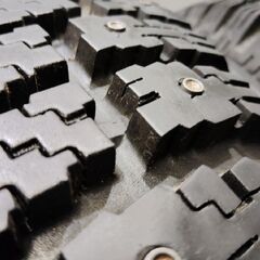 NOKIAN HAKKAPELITTA 1 265/70R16 16インチ スパイクタイヤ 4本 バリ溝 カップピン ハイラックスサーフ ランクル70等　(KTS312)の画像