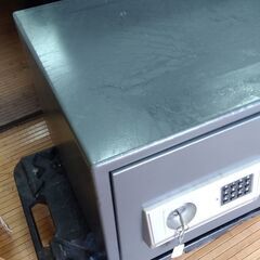 開かない金庫　開けてくれた人に差し上げますの画像