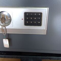 開かない金庫　開けてくれた人に差し上げますの画像