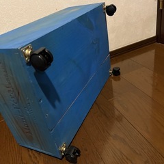 ワイン箱　青　キャスター付きの画像