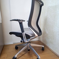 オカムラ オフィスチェア　メッシュの画像