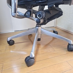 オカムラ オフィスチェア　メッシュの画像