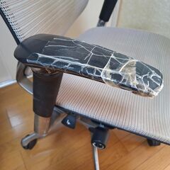 オカムラ オフィスチェア　メッシュの画像