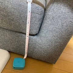 4人掛けソファー　グレーの画像