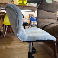 【キャスター付きチェア】クリーニング済み【管理番号13010】町の画像