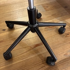 【キャスター付きチェア】クリーニング済み【管理番号13010】町の画像