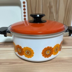 ホーロー鍋の画像