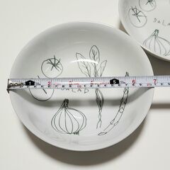お取引中【あげます】サラダカフェの大皿(深)×2枚の画像