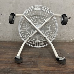 ww5/4 ワイヤーバスケット キャスター付き 2台セット バスケット 店舗什器 店舗用品 白 ホワイト 収納 陳列 カゴ 業務用 ★直接引取歓迎◎の画像