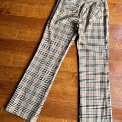 バーバリーのパンツの画像