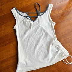 アルマーニのノースリーブの画像