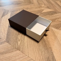 箱 約100個
  の画像