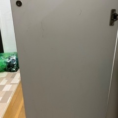 ニトリキッチンカウンター食器棚の画像