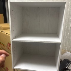 隙間収納棚とカラーボックスの画像