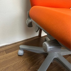 キャスター付き椅子の画像