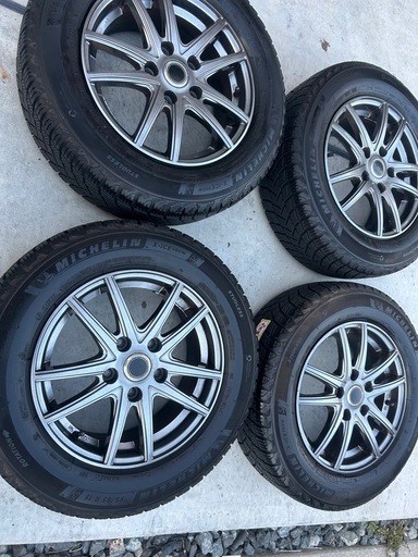 スタッドレスタイヤ　ホイール付