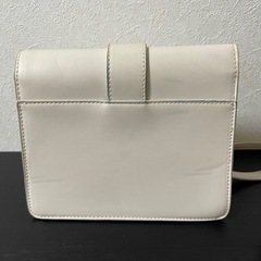 ショルダーバック　白の画像