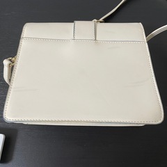 ショルダーバック　白の画像