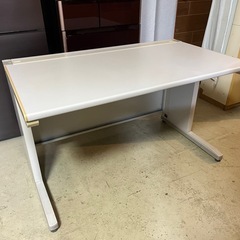 事務用デスクの画像