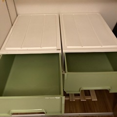 押入れ収納ケース４つ（すのこ２枚付き）の画像