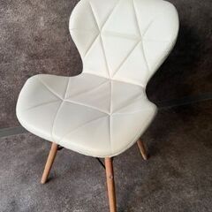 椅子　チェア　白　ホワイト　美品　二脚セット　イームズの画像